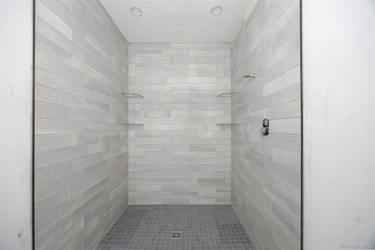 Bathroom, Empty room, Interior, Recessed Lighting