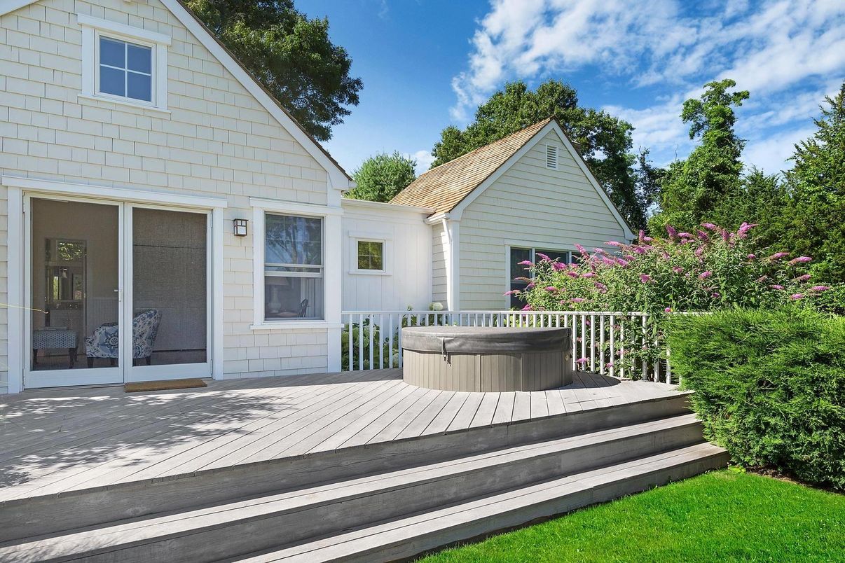 Exterior, Hot Tub