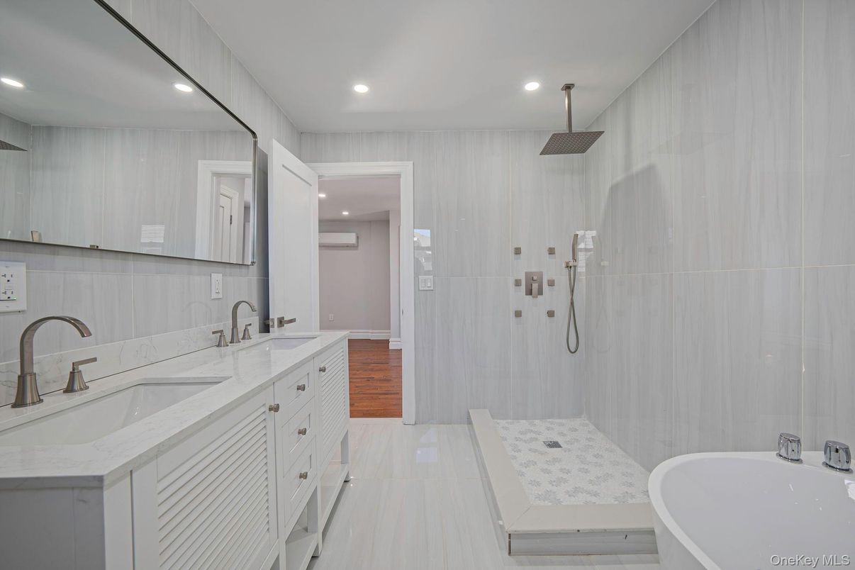 Bathroom, Dual Sink Vanities, Free Standing Baths, Interior, Recessed Lighting