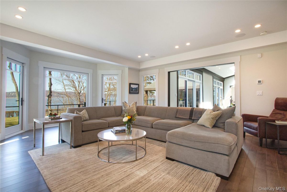Interior, Living room, Recessed Lighting, Water, Wood Texture Flooring
