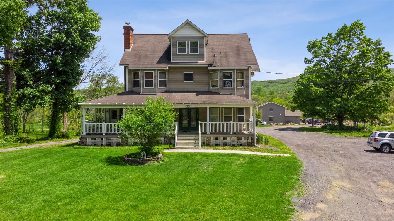 Backyard, Exterior, Facade, Queen Anne Victorian