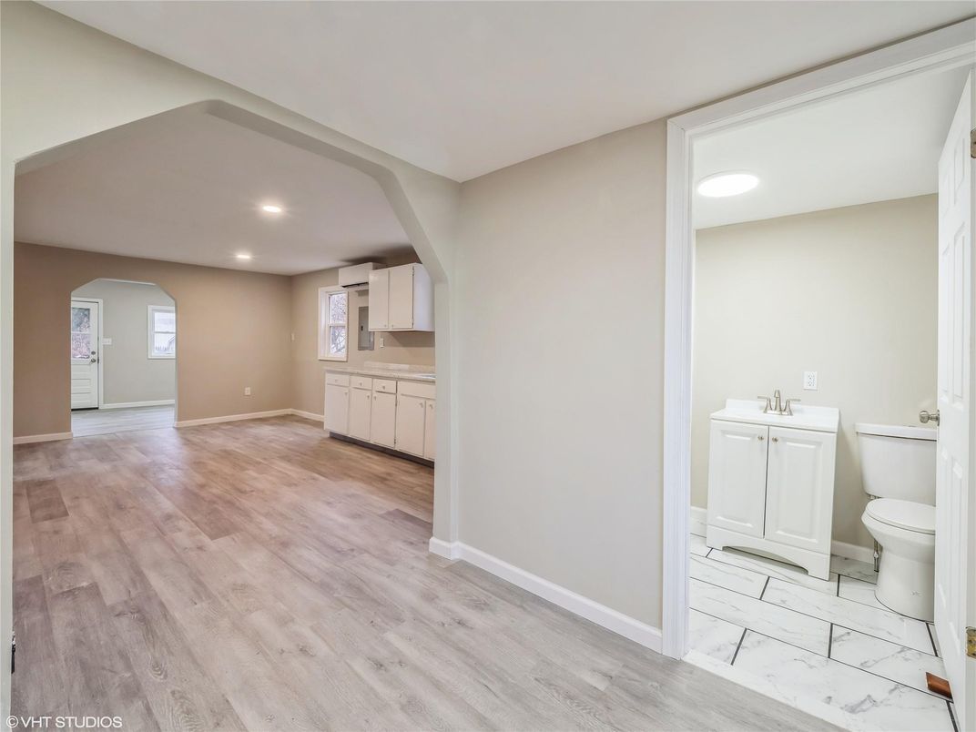 Bathroom, Interior, Recessed Lighting, Wood Texture Flooring