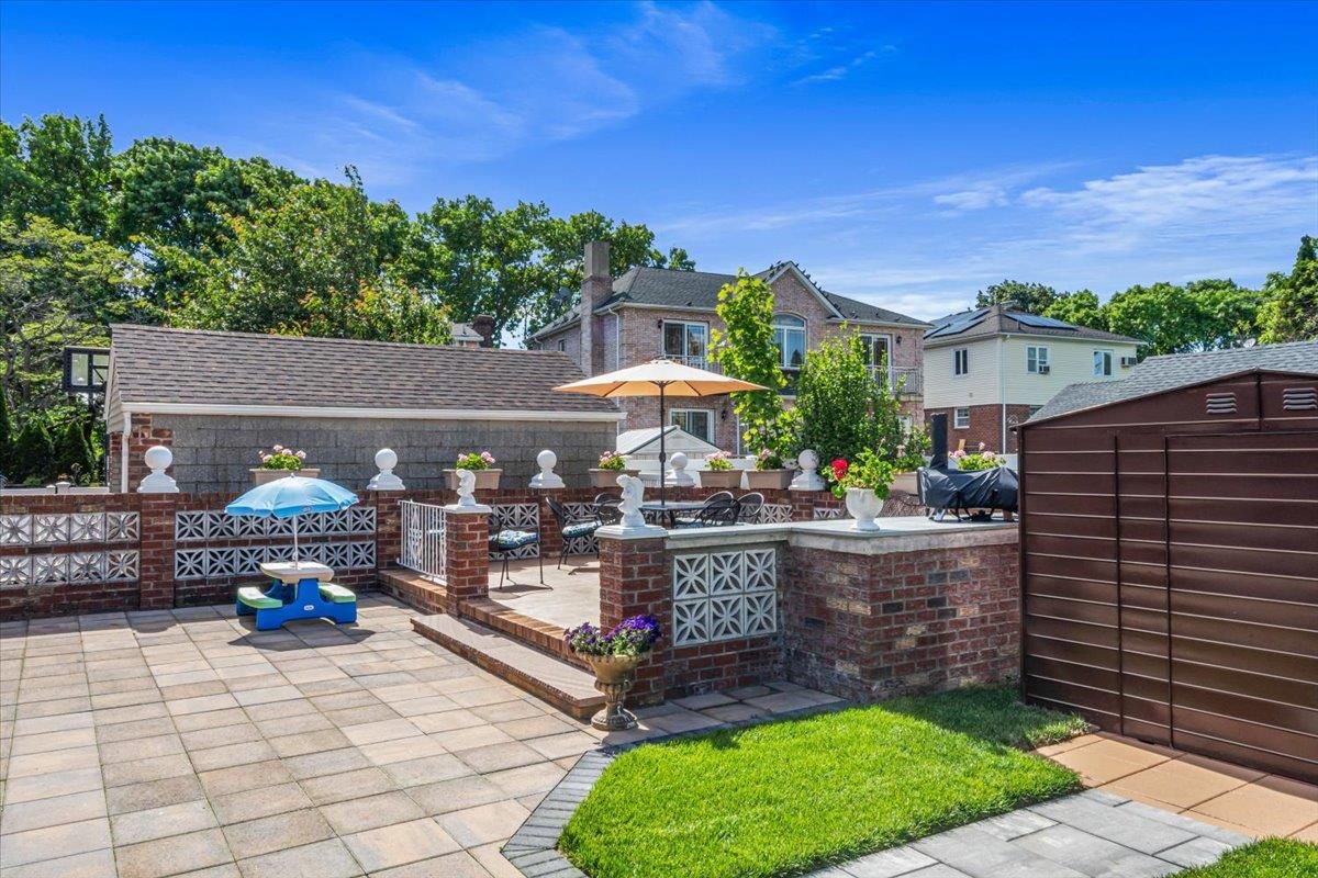 Exterior, Outdoor Kitchen