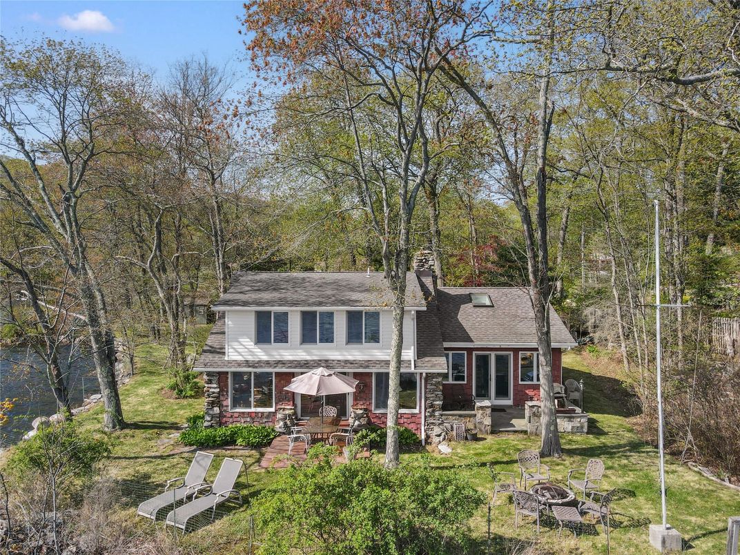 Backyard, Exterior, Facade, Split Level