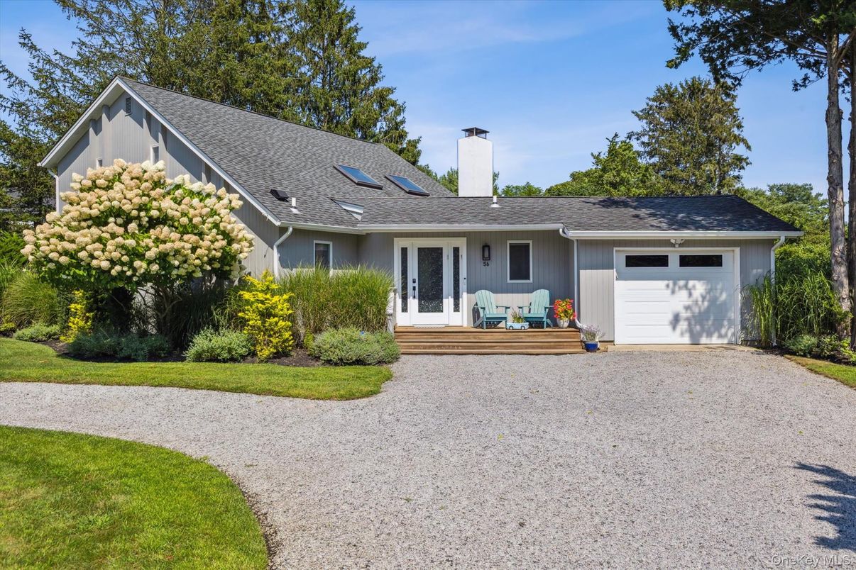 Attached, Exterior, Facade, Ranch