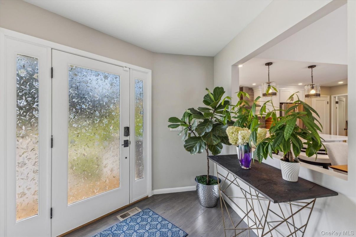 Interior, Pendant Lights, Recessed Lighting, Wood Texture Flooring