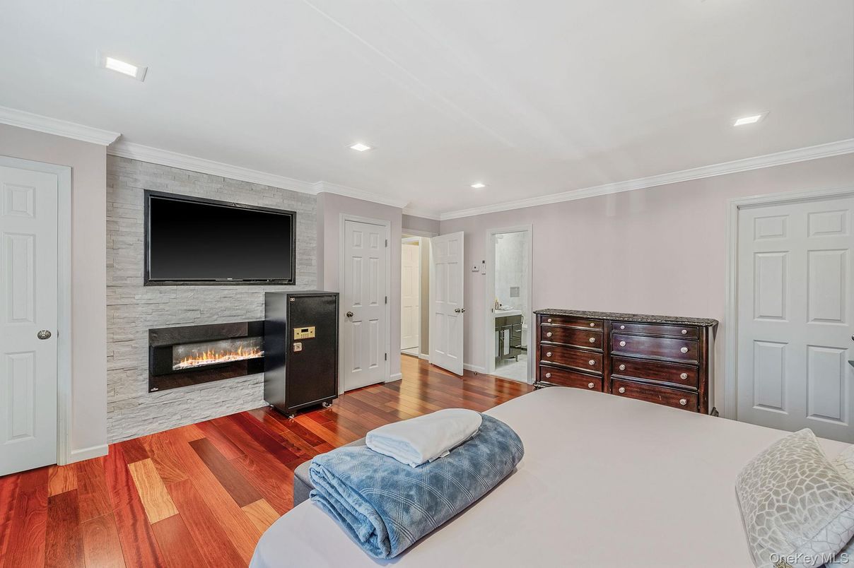 Bedroom, Fireplace, Interior, Recessed Lighting, Wood Texture Flooring