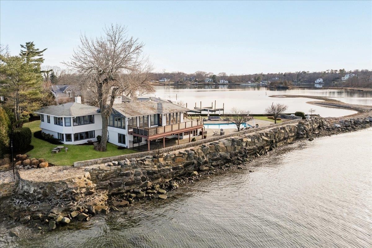 Exterior, Lake