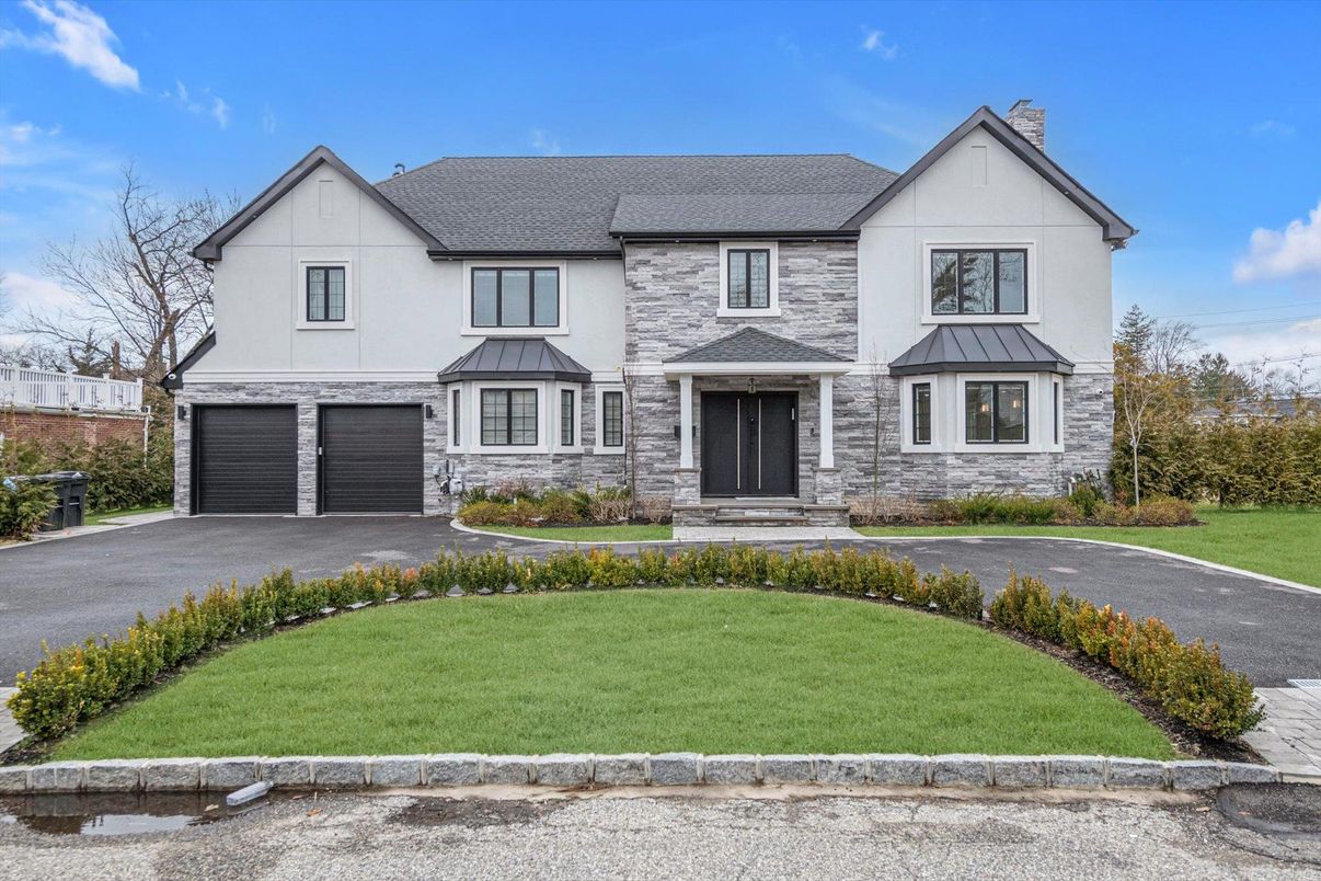 Attached, Exterior, Facade, Farmhouse