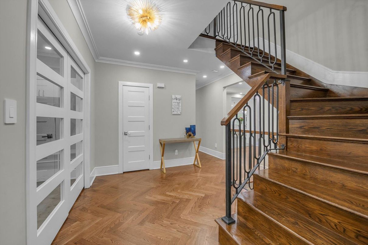 Interior, Recessed Lighting, Wood Texture Flooring