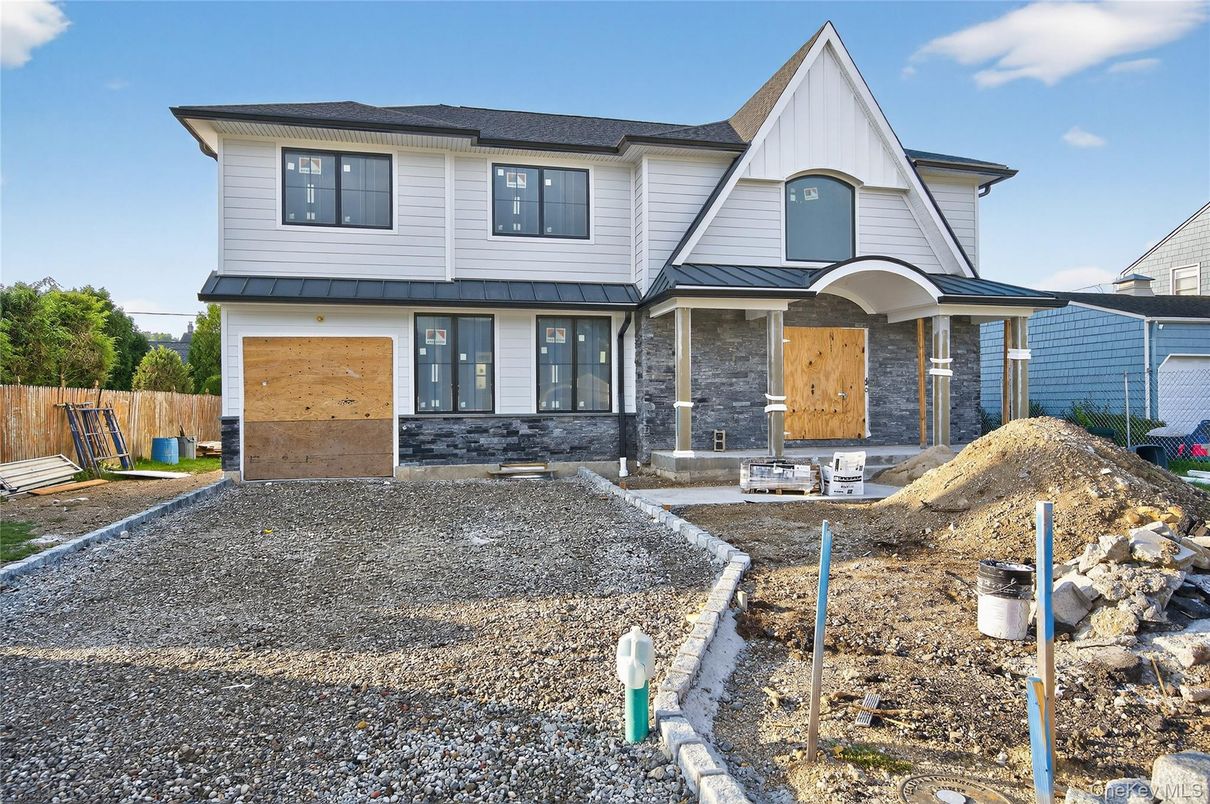 Attached, Exterior, Facade, Farmhouse