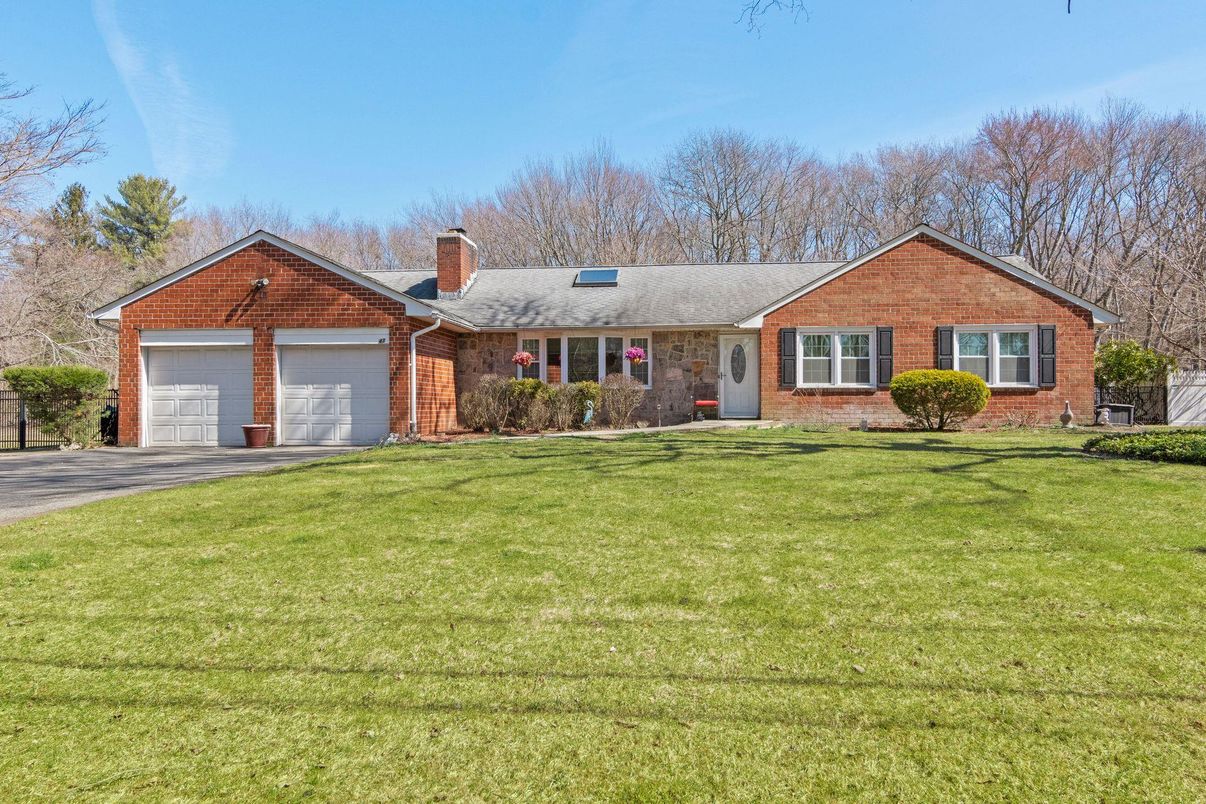 Attached, Exterior, Facade, Brick Facade, Ranch