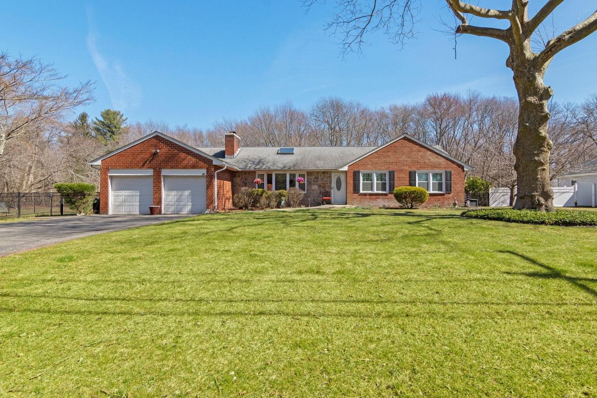 Attached, Exterior, Facade, Brick Facade, Ranch