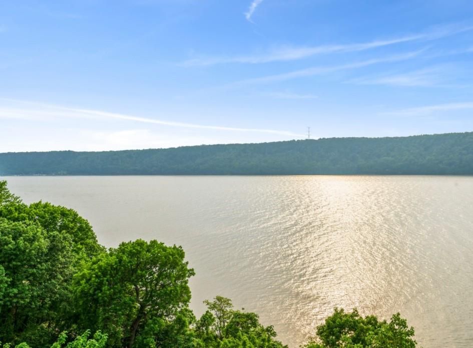 Exterior, Lake