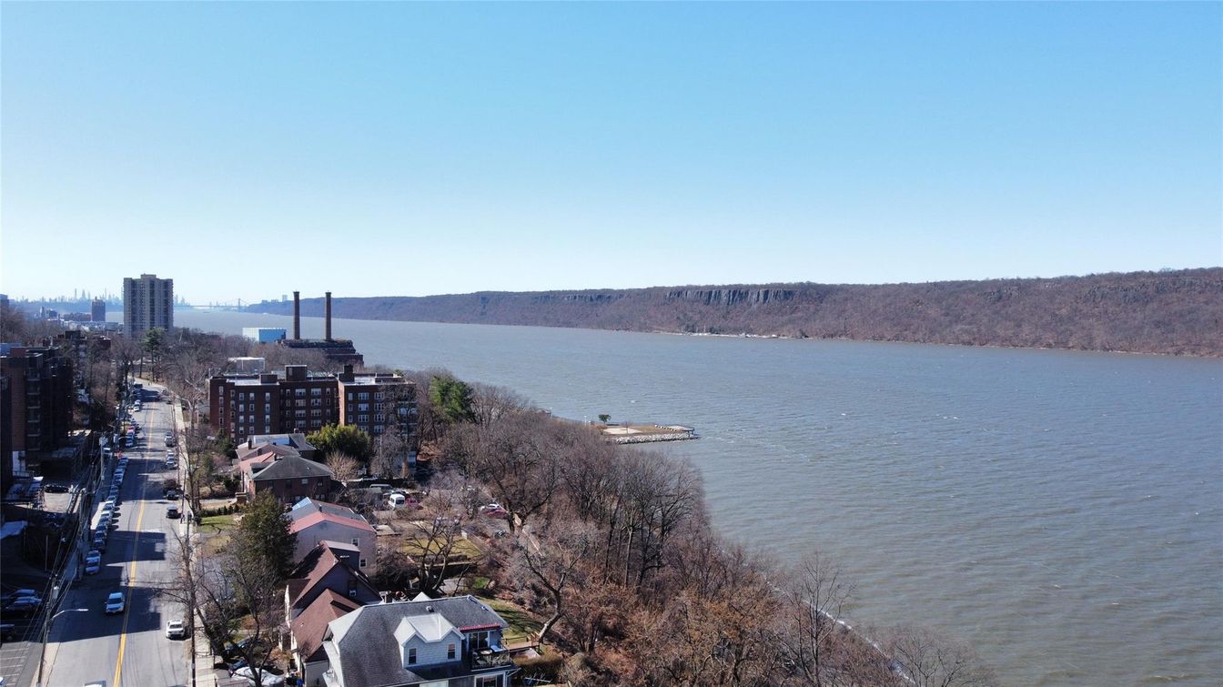 Exterior, Lake