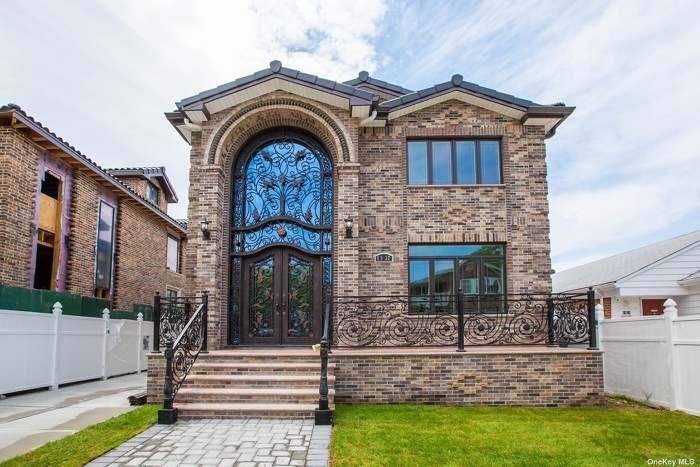 Exterior, Facade, Brick Facade, Brick Traditional