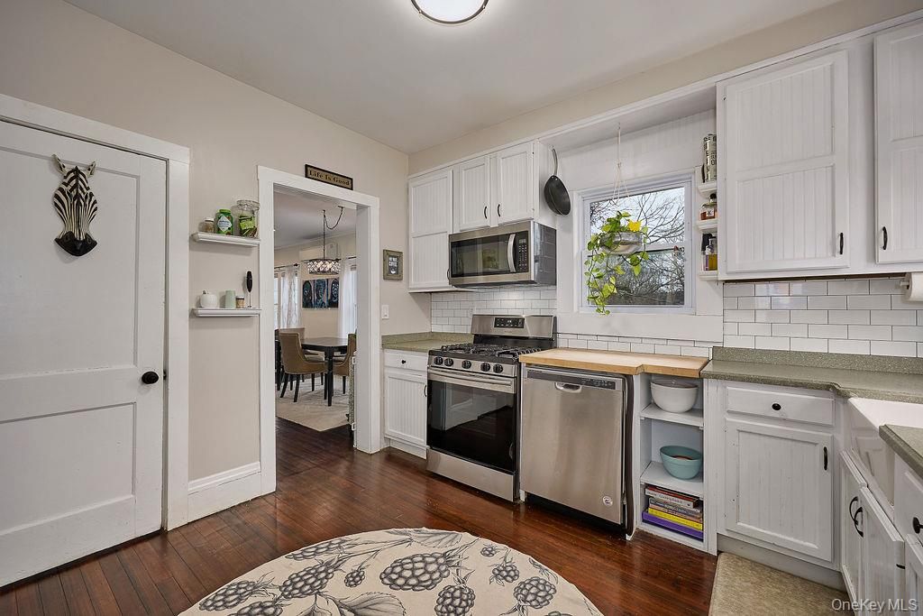 Dining room, Interior, Kitchen, Stainless Steel Appliances, Wood Texture Flooring