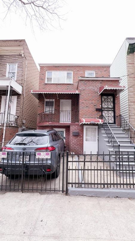 Exterior, Facade, Brick Facade, Rowhouse