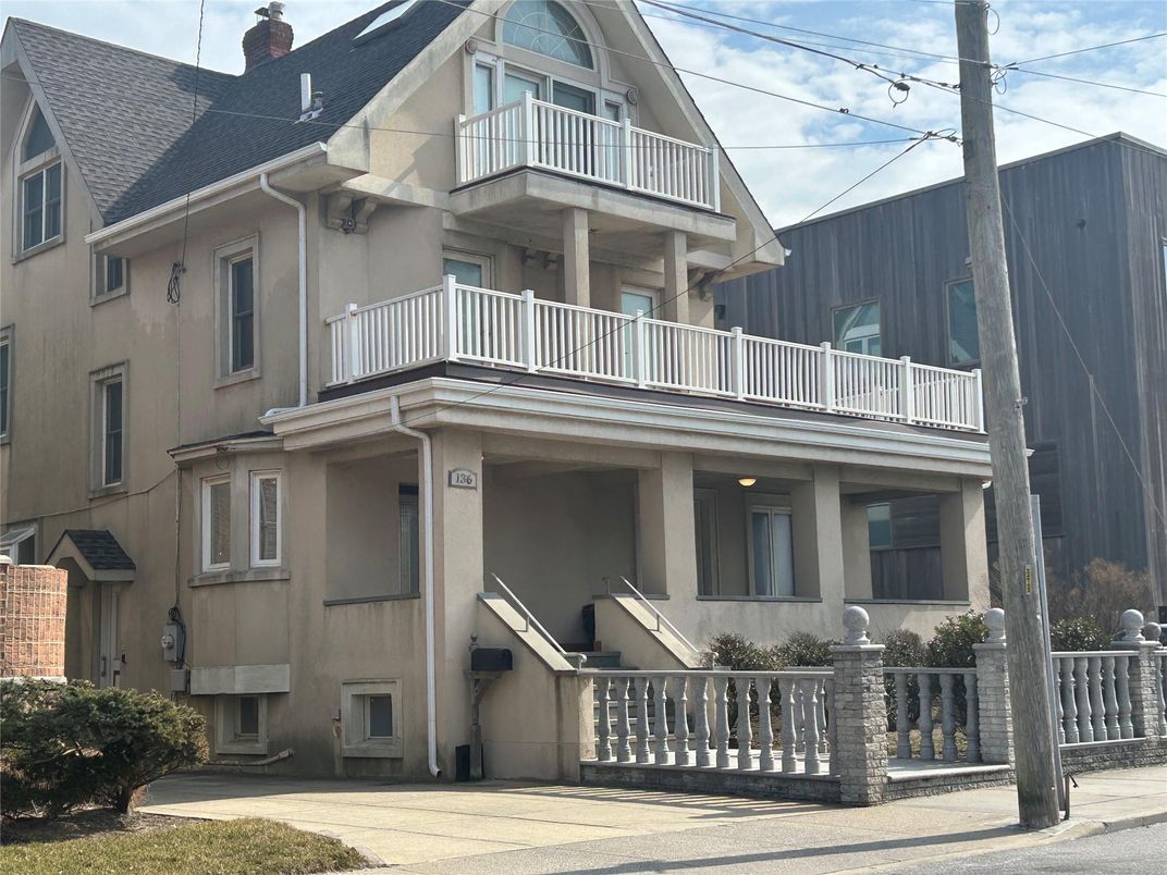 Exterior, Facade, Queen Anne Victorian