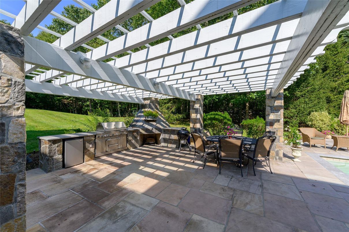 Exterior, Outdoor Kitchen