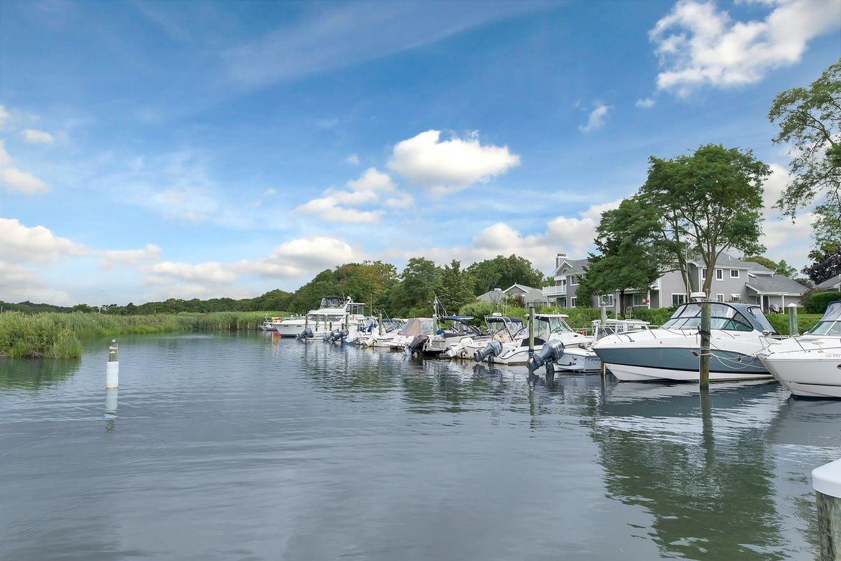 Exterior, Lake