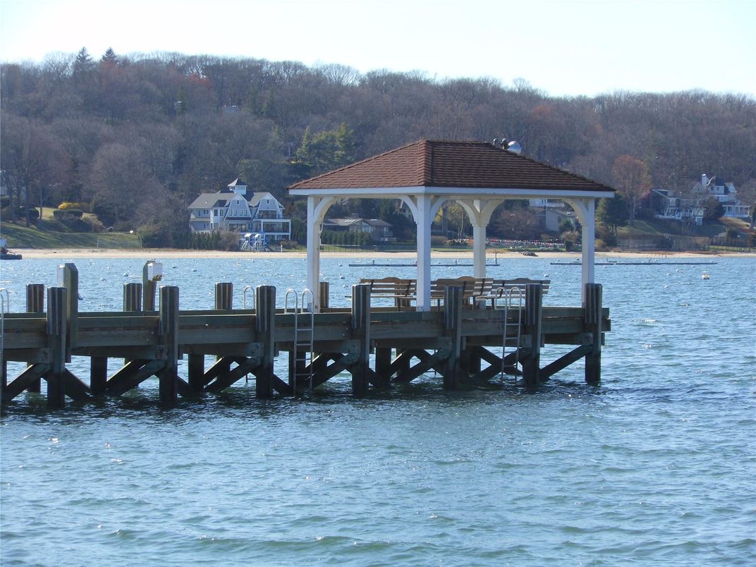 Exterior, Lake