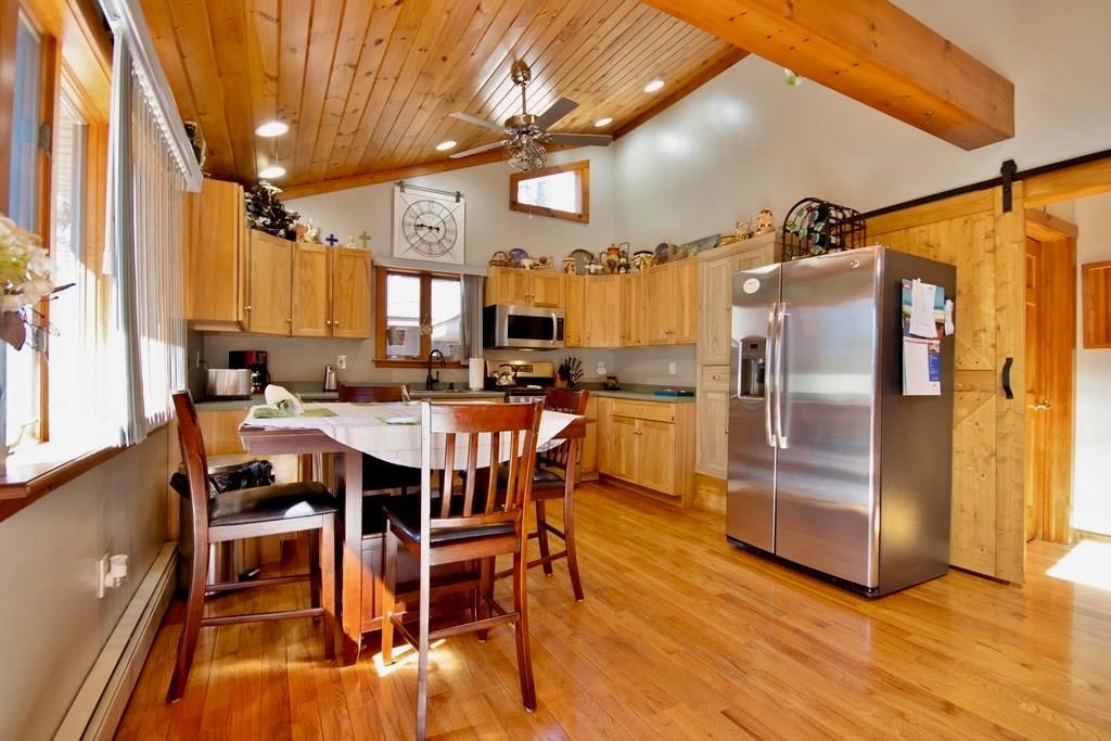 Dining room, Interior, Kitchen, Recessed Lighting, Stainless Steel Appliances, Wooden Beams, Wooden Ceilings, Wood Texture Flooring