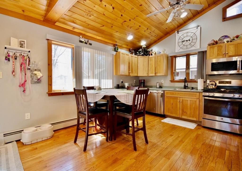Dining room, Interior, Kitchen, Stainless Steel Appliances, Wooden Beams, Wooden Ceilings, Wood Texture Flooring