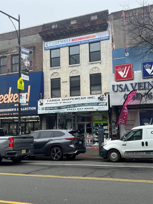 Exterior, Facade, None