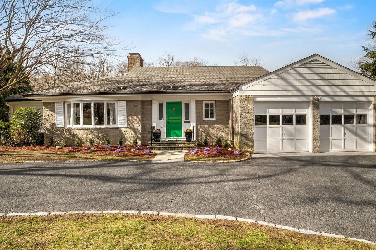 Attached, Exterior, Facade, Ranch