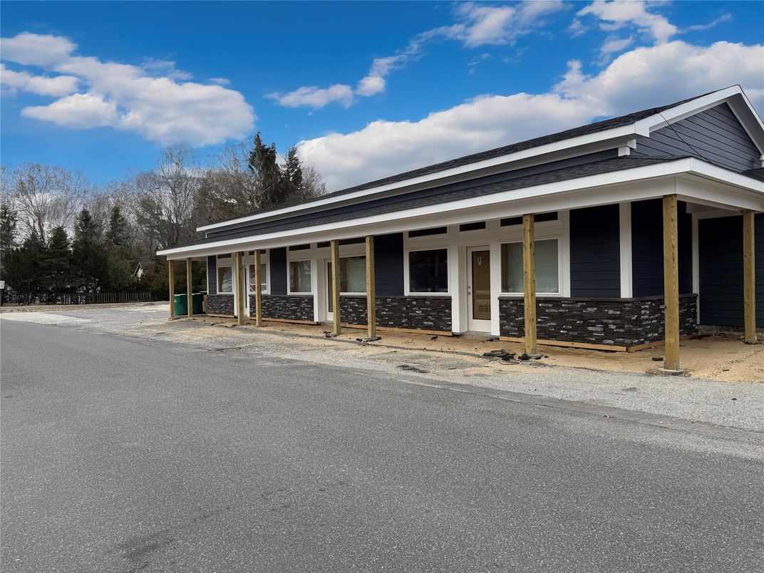 Attached, Exterior, Facade, Ranch