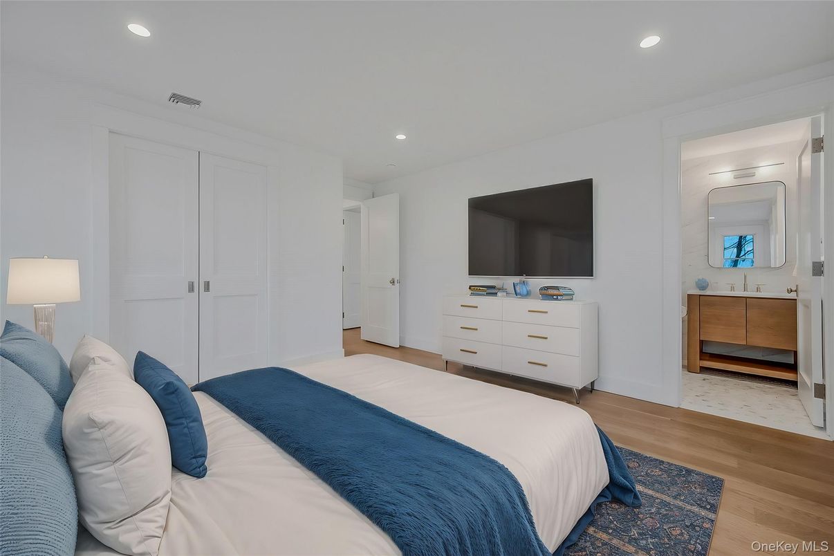 Bedroom, Interior, Recessed Lighting, Wood Texture Flooring