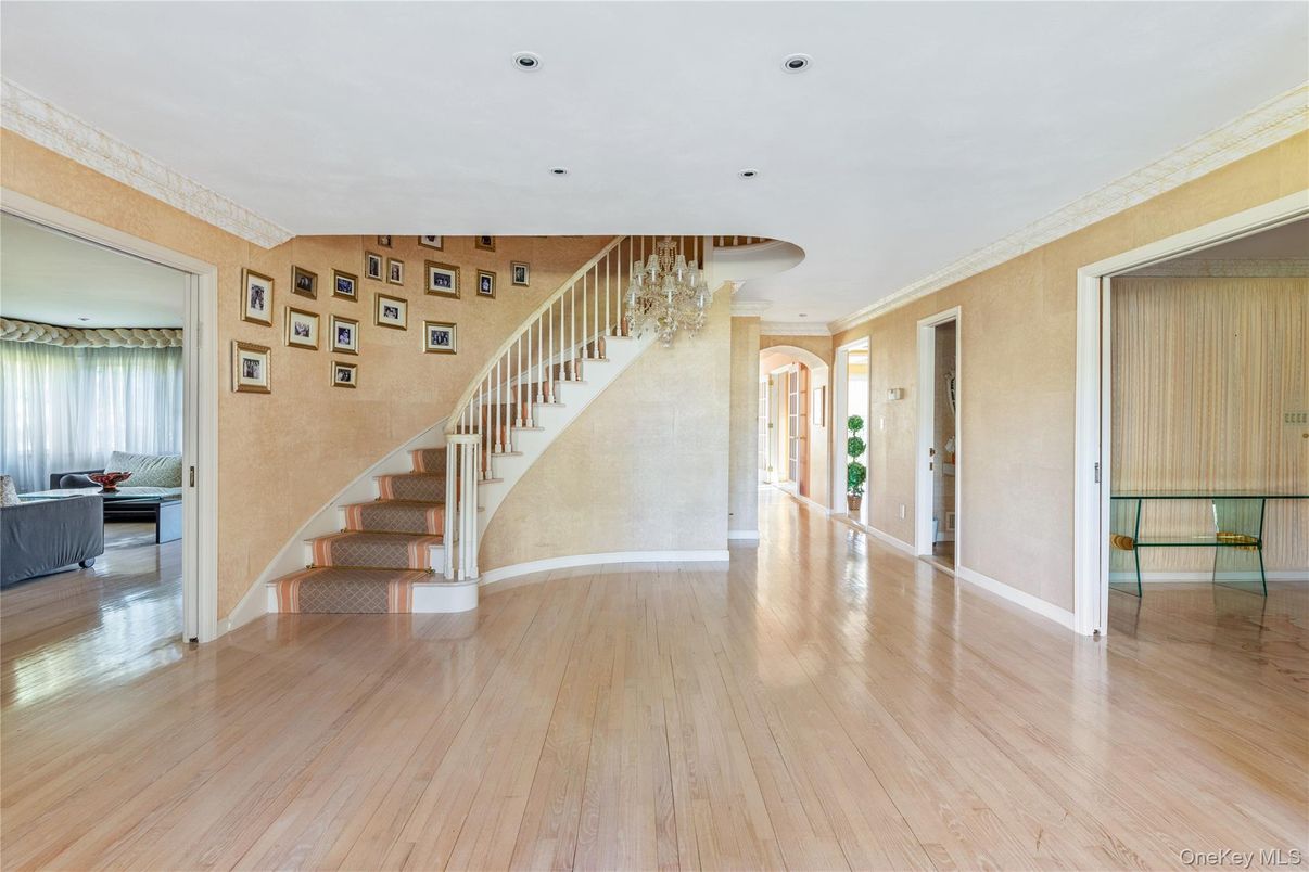 Interior, Recessed Lighting, Wood Texture Flooring