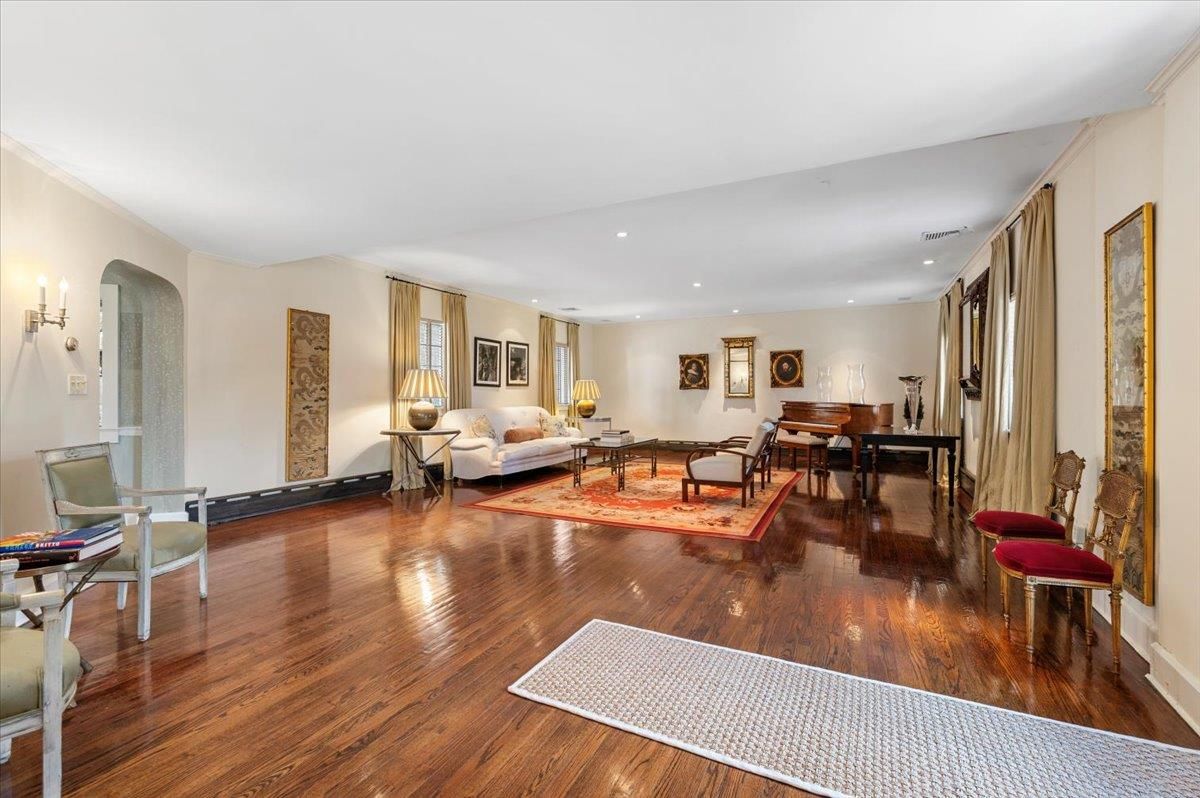 Dining room, Interior, Living room, Piano, Recessed Lighting, Wood Texture Flooring
