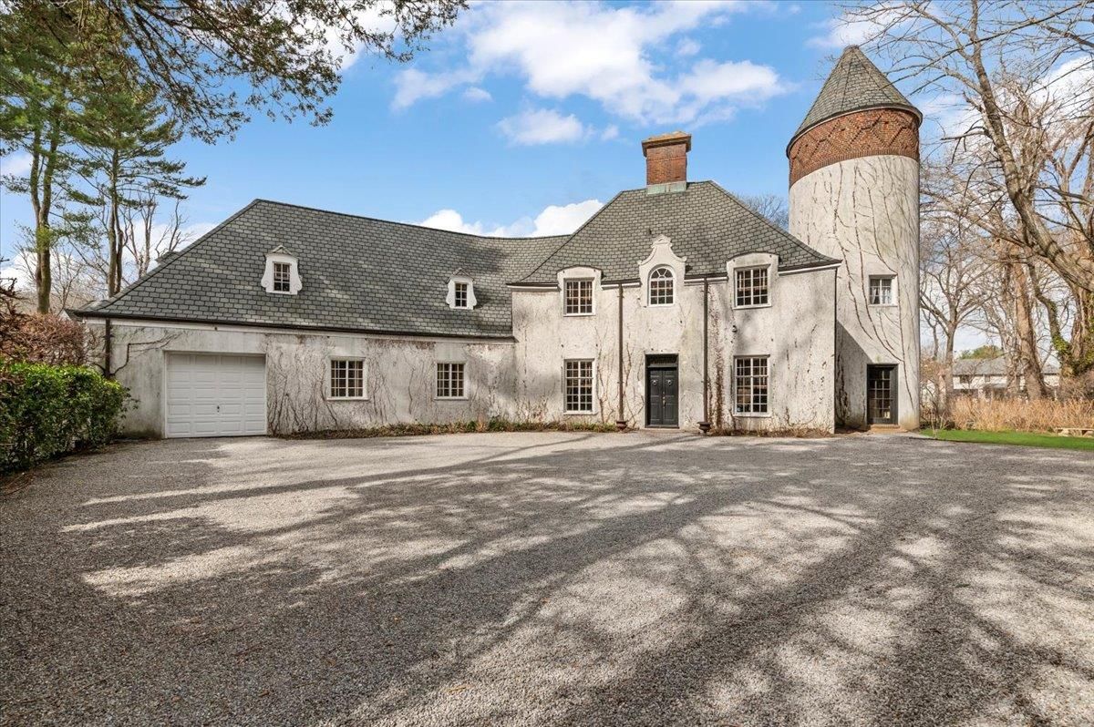 Attached, Backyard, Exterior, Facade, French Provincial