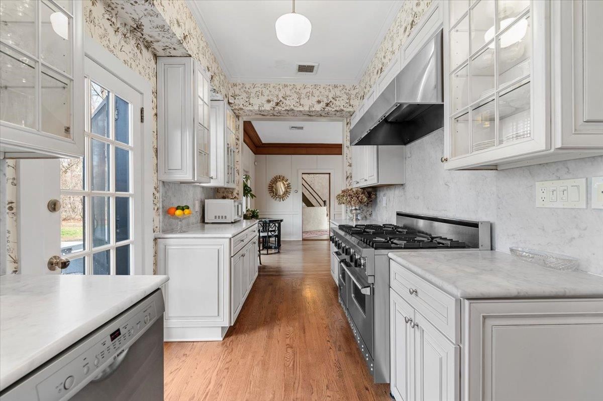 Interior, Kitchen, Pendant Lights, Wood Texture Flooring