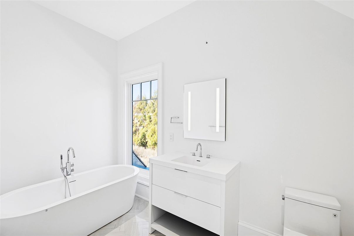 Bathroom, Free Standing Baths, Interior