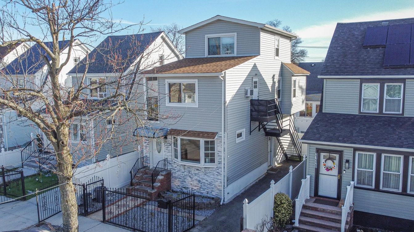 Exterior, Facade, Solar Panels, Rowhouse