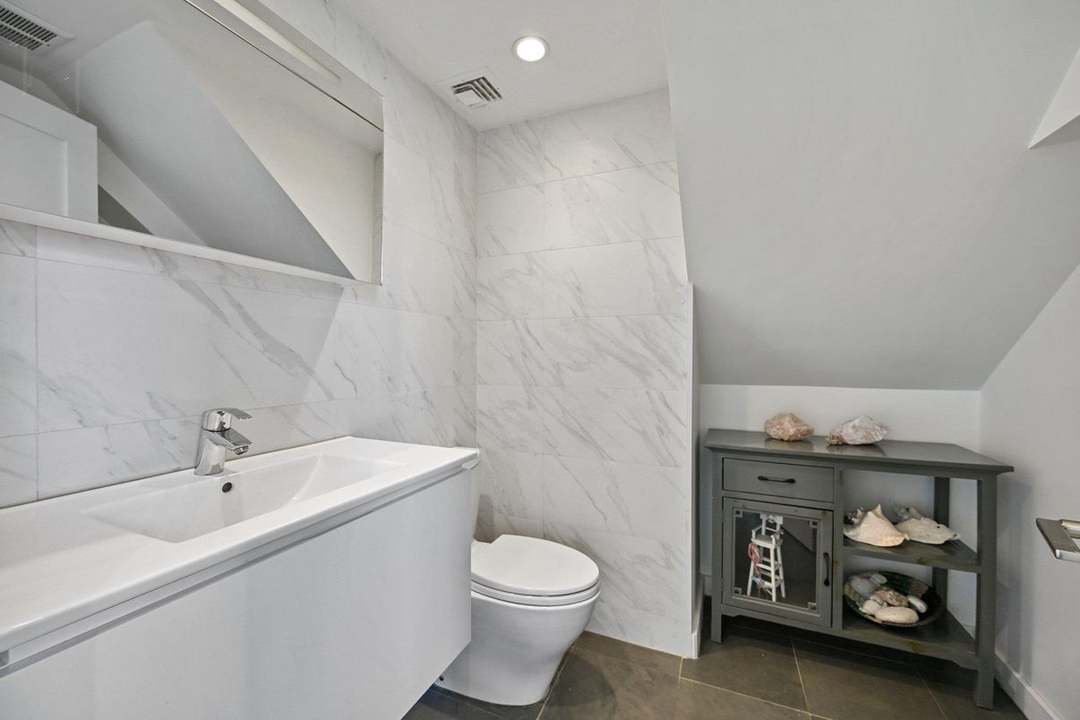 Bathroom, Interior, Marble Walls, Recessed Lighting