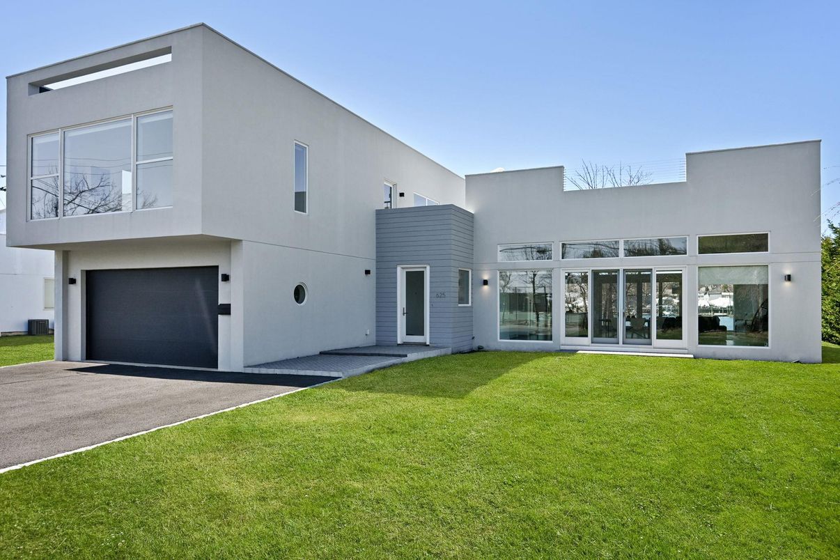 Attached, Backyard, Exterior, Facade, Modern