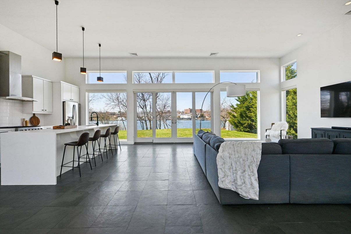 Interior, Kitchen, Living room, Pendant Lights, Recessed Lighting, Water