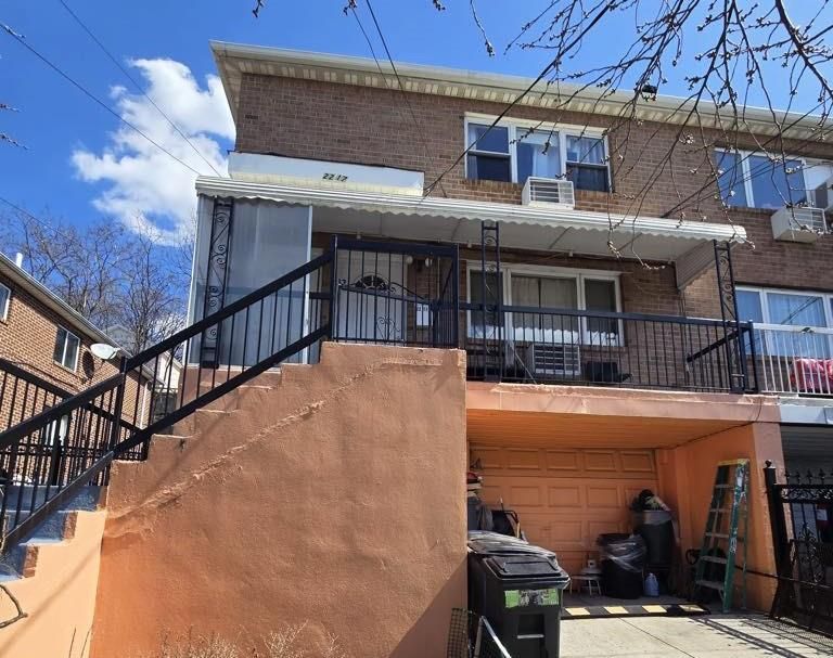 Exterior, Facade, Brick Facade, Rowhouse