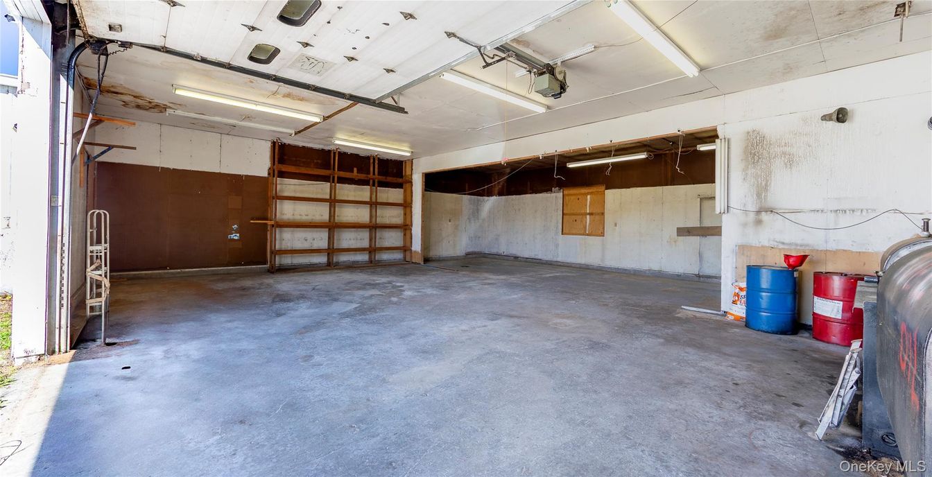 Garage, Interior