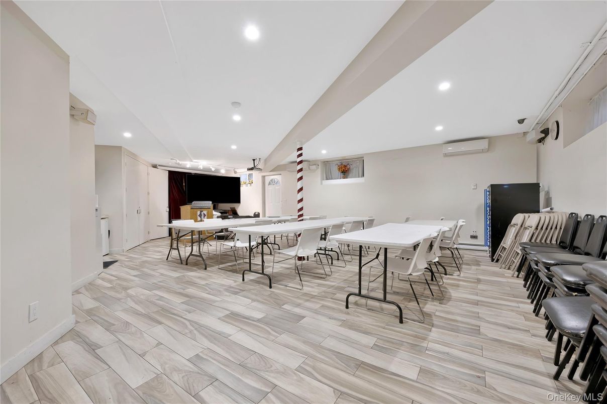 Dining room, Interior, Recessed Lighting, Wood Texture Flooring