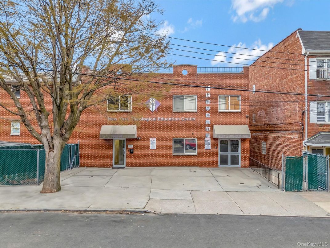 Exterior, Facade, Brick Facade, Rowhouse