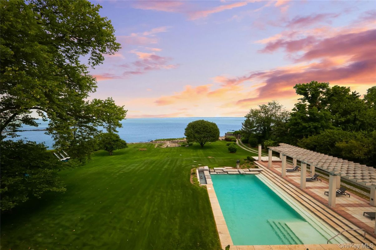 Exterior, Pool, Water