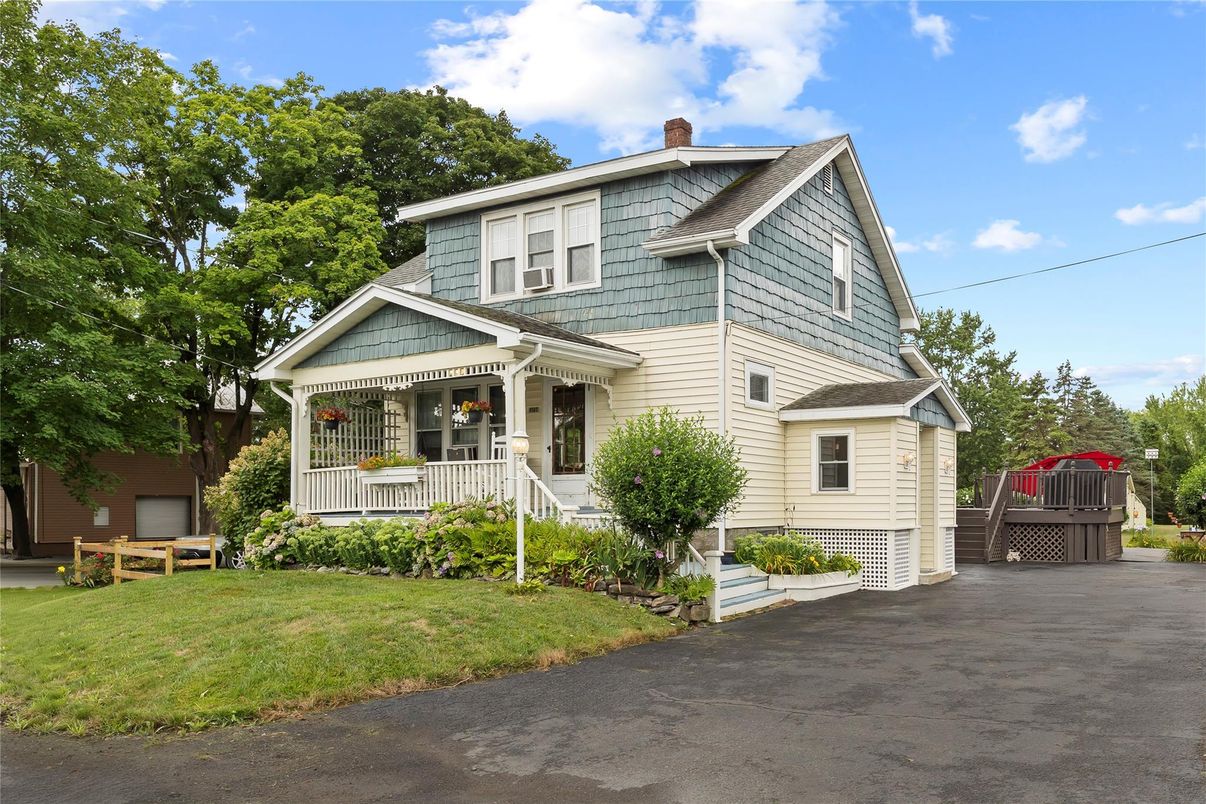 Exterior, Facade, Queen Anne Victorian
