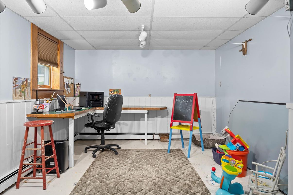 Home Office, Interior