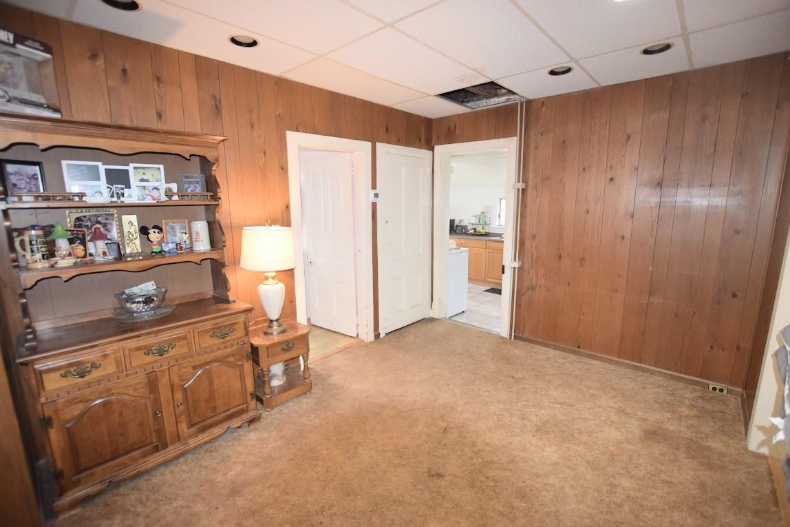 Empty room, Interior, Recessed Lighting, Wooden Walls