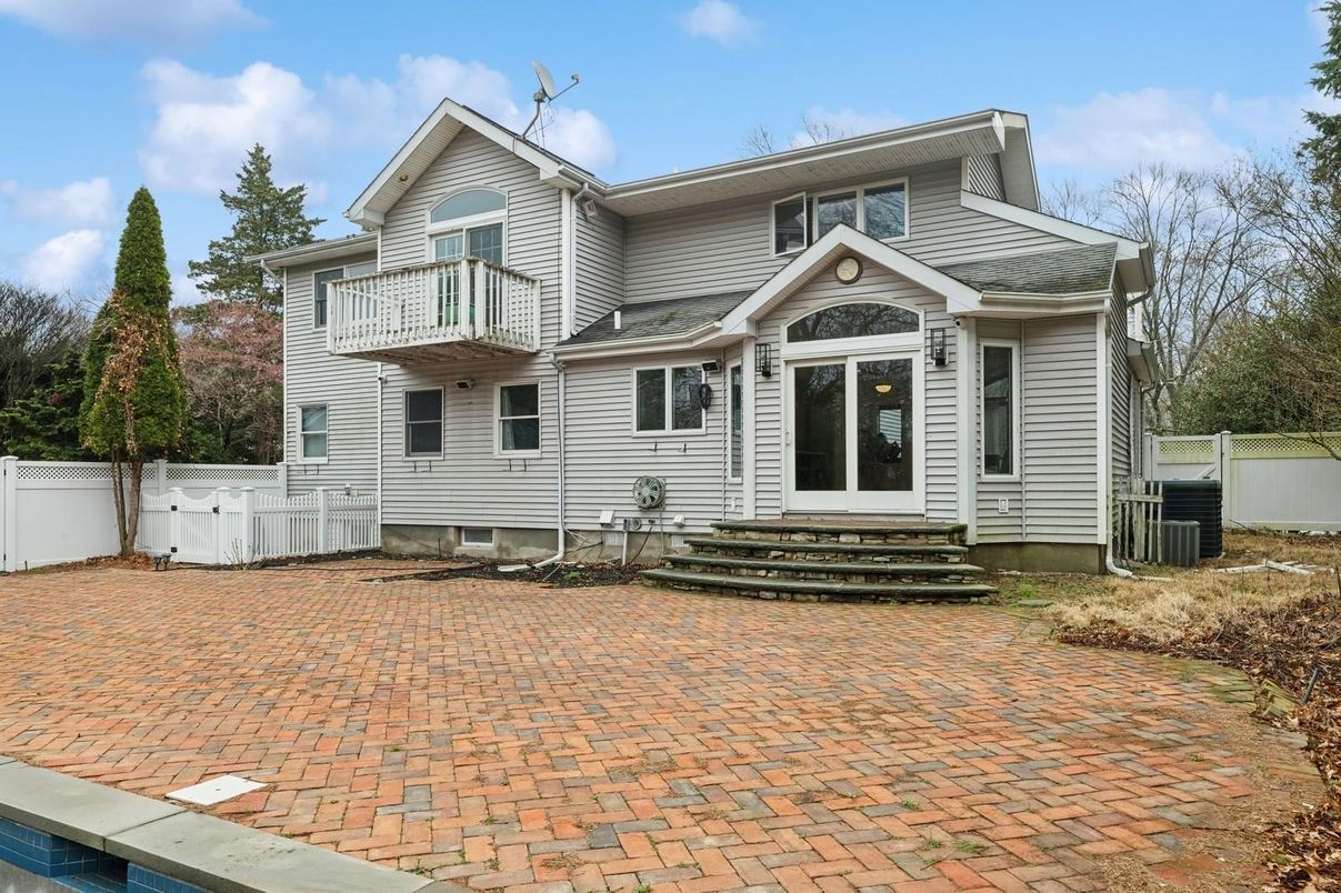 Exterior, Facade, Queen Anne Victorian